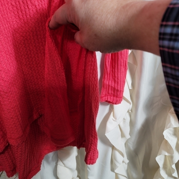 Free People Sunset Park Coral Thermal Top Oversized Medium Raw Edges - Picture 6 of 8